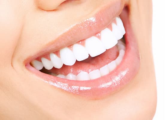 bọc răng sứ để trồng răng khi còn chân răng